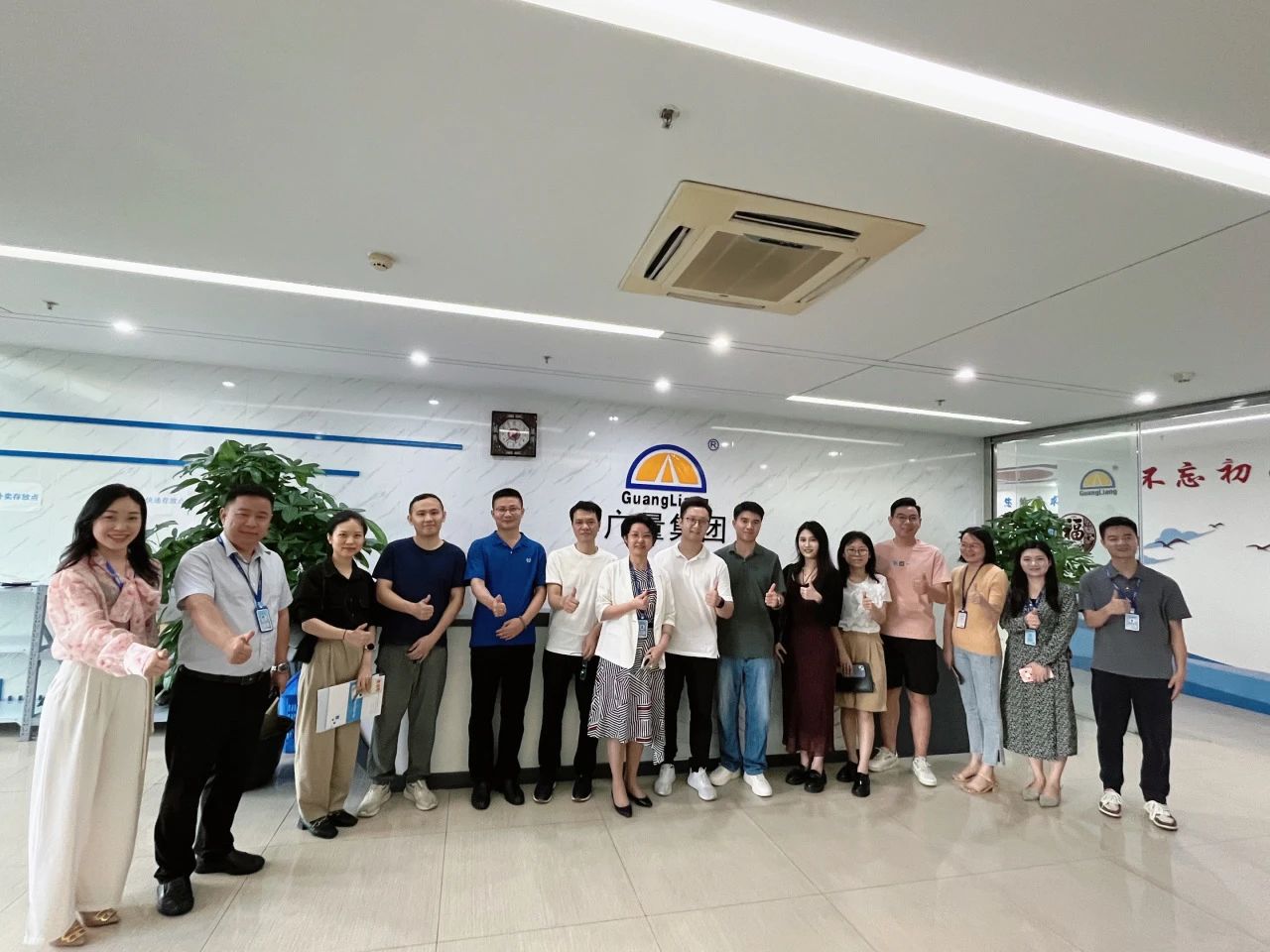 汉中南城城市更新中心携企业调查团光临PP电子游戏集团参观互换